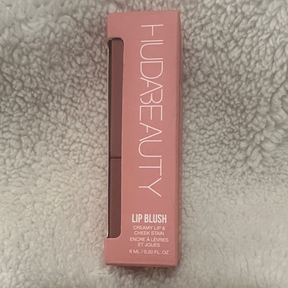 HUDA BEAUTY Lip Blush - Berry Kiss Lip & Cheek Stain